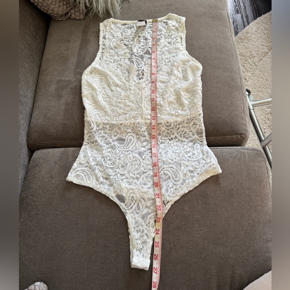 White lace sleeveless bodysuit one piece size small - Picture 11 of 12